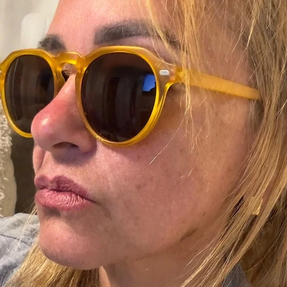 Stylish Yellow Sunglasses - Picture 3 of 5